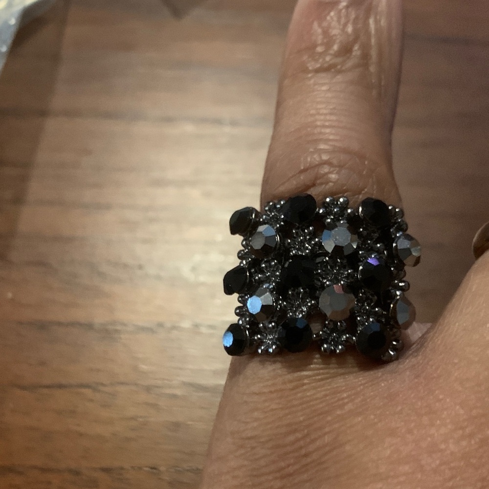 Elegant Black Adjustable Ring 💍